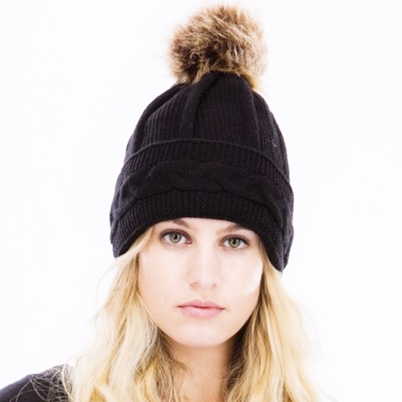 Accessories - Last 1❗️Black cable knit fur lined cozy beanie